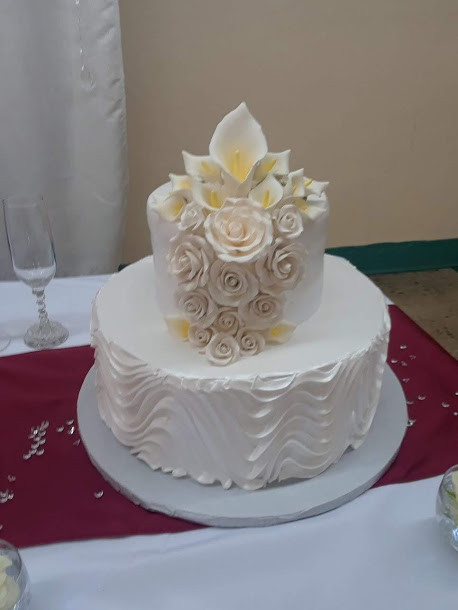 Calla Lily and Roses Wedding Cake (Model# 22004)