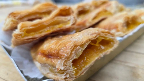 Pastelitos de Piña, pineapple in puff pastry
