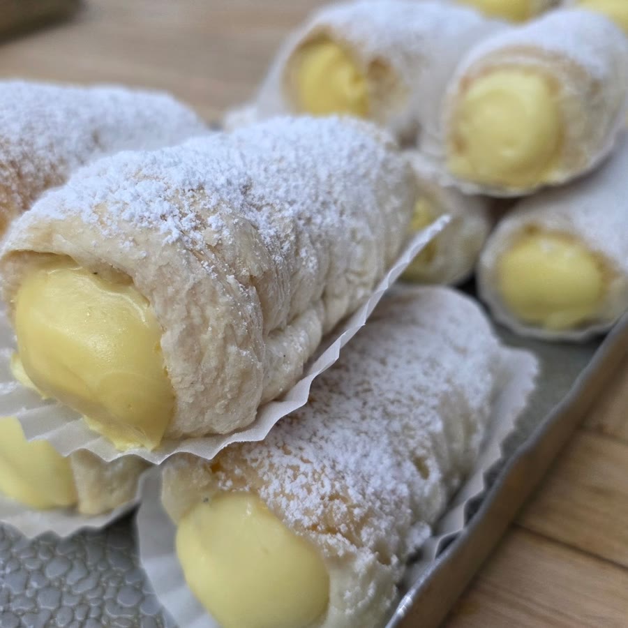 Tornillos, cream horns filled with custard and dusted with sugar