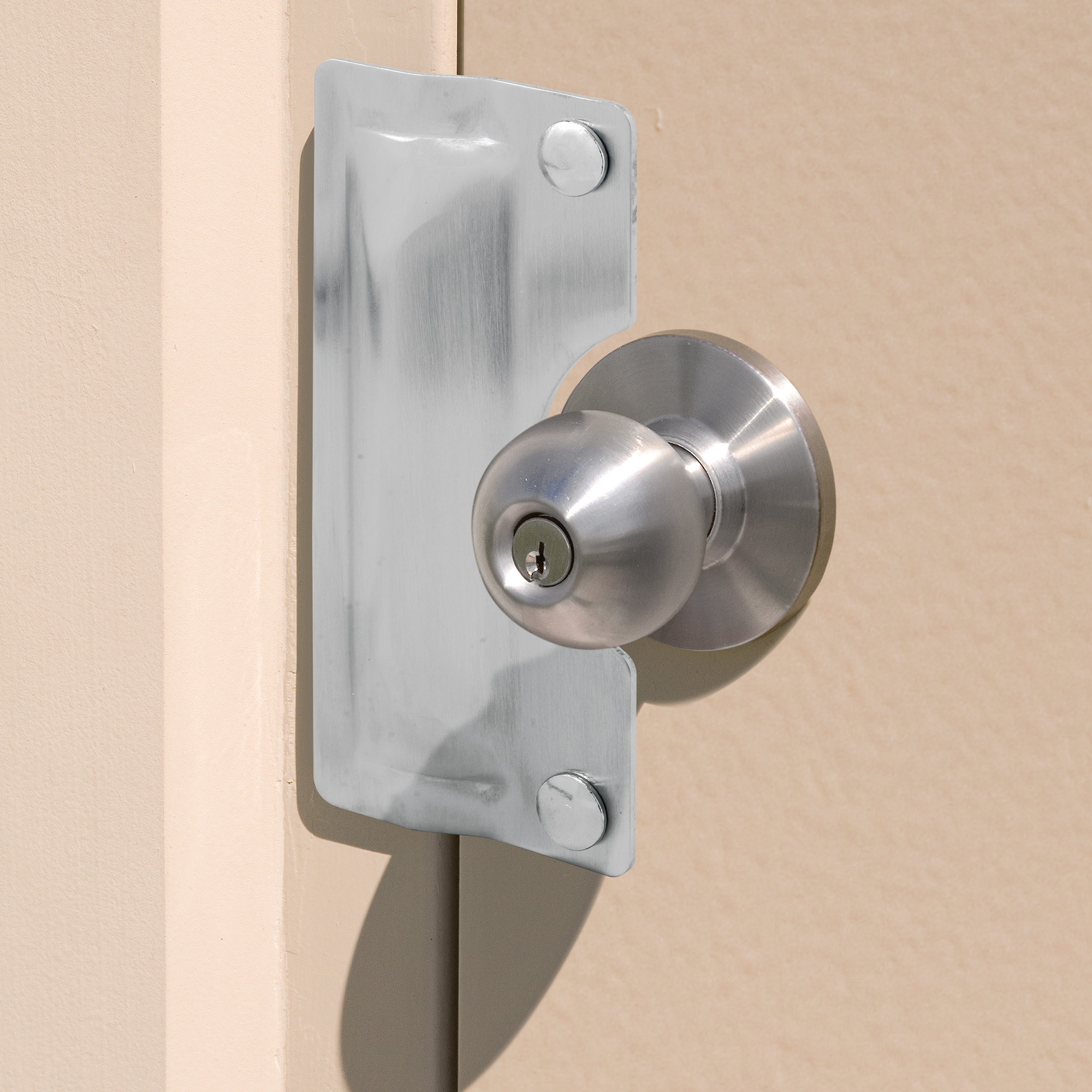 U 9496 | Latch Shield, 3