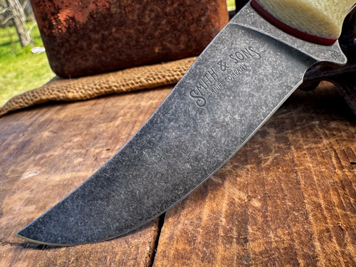 *CUSTOM SHOP* VAQUERO W/ WHITE BURLAP MICARTA SCALES/RED G-10 LINERS/BLACKOUT FINISH