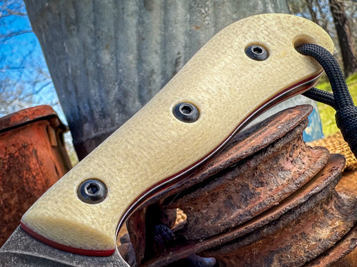 *CUSTOM SHOP* VAQUERO W/ WHITE BURLAP MICARTA SCALES/RED G-10 LINERS/BLACKOUT FINISH