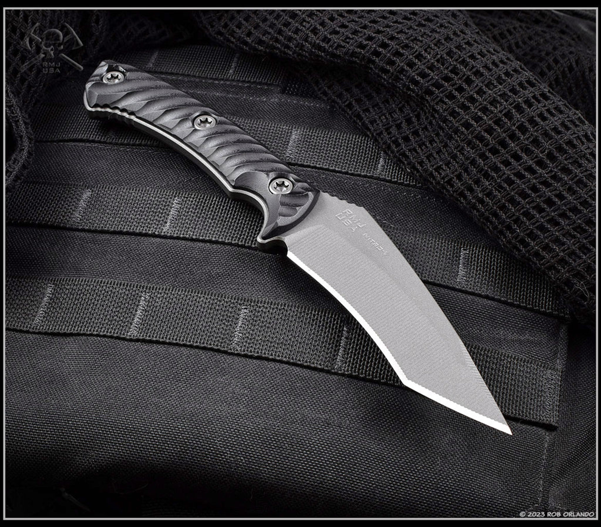 https://cdn11.bigcommerce.com/s-4zahyhmy/images/stencil/2048x2048/products/4955/29533/RMJ_TACTICAL_PEREGRINE_FIXED_BLADE_KNIFE_TUNGSTEN_NITRO-V_BLADE_BLACK_G-10_1__29875.1673465425.jpg?c=2