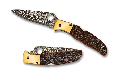 Spyderco Endura 4 Sprint Run folding knife with thumb hole - shown open obverse and closed reverse.  VG-10 Damascus steel blade.  Orange jigged bone handle with titanium bolsters.  Model C10JBOP.
For reference only.