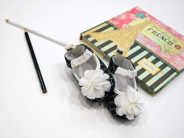 Black White Floral Flats Soft Sole Crib Shoes