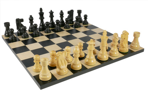 Chess Set: Elegant Noir Chess Pieces on Matching Chess Board 