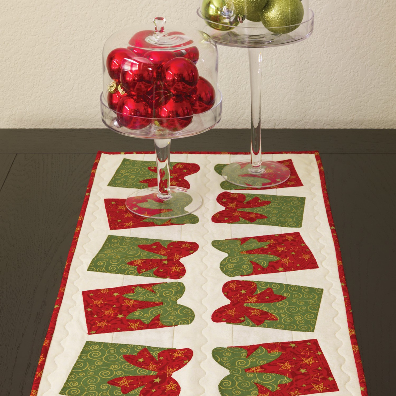 GO! Festive Bow Table Runner Pattern-0