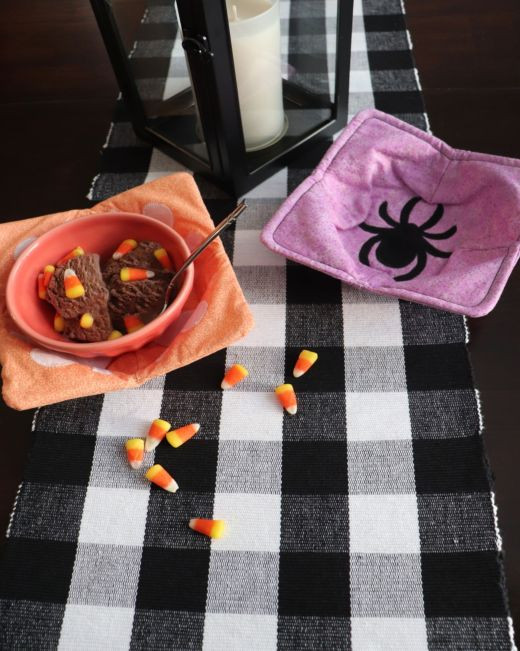 pq11780-go_halloween_bowl_cozy-lifestyle-vert-1_1