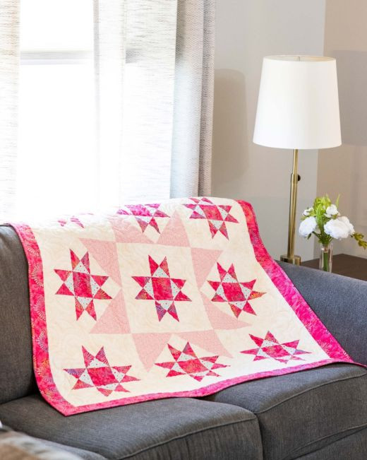 pq11862-qube-8in-stars-in-the-crown-throw-quilt_lifestyle_web