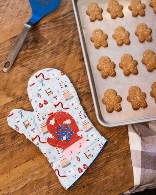 pq11965-mitten-oven-mitt_lifestyle_web