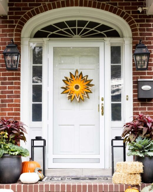 pq11997-go_-modern-sunburst-wreath_lifestyle_web