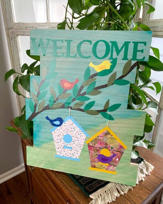 pq12211 bird birdhouse sign lifestyle web