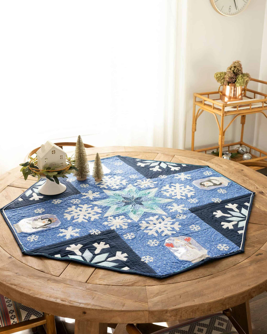 go! penguins, snowmen &amp; snow globes, oh my! table topper pattern