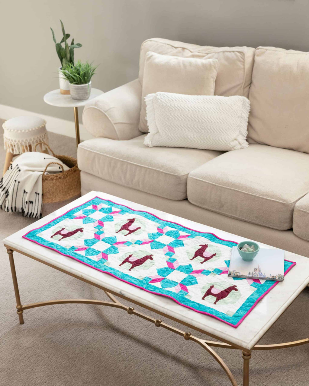 go! run a llama table runner pattern