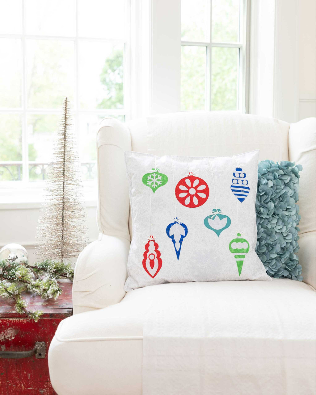 go! elegant ornaments pillow pattern