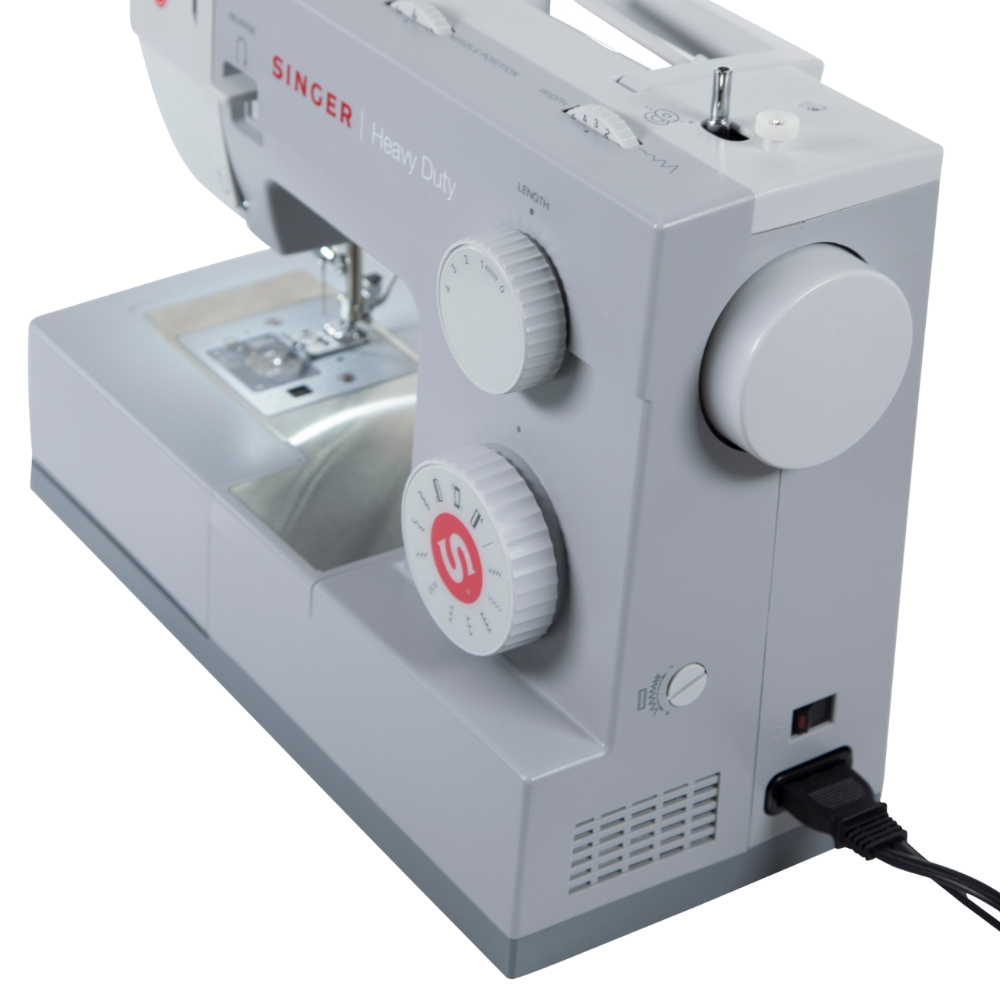 SINGER Heavy Duty 4411 Side of Machine