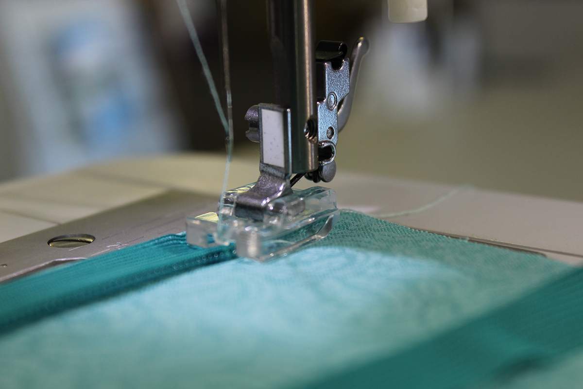 SINGER® Invisible Zipper Snap-on Presser Foot