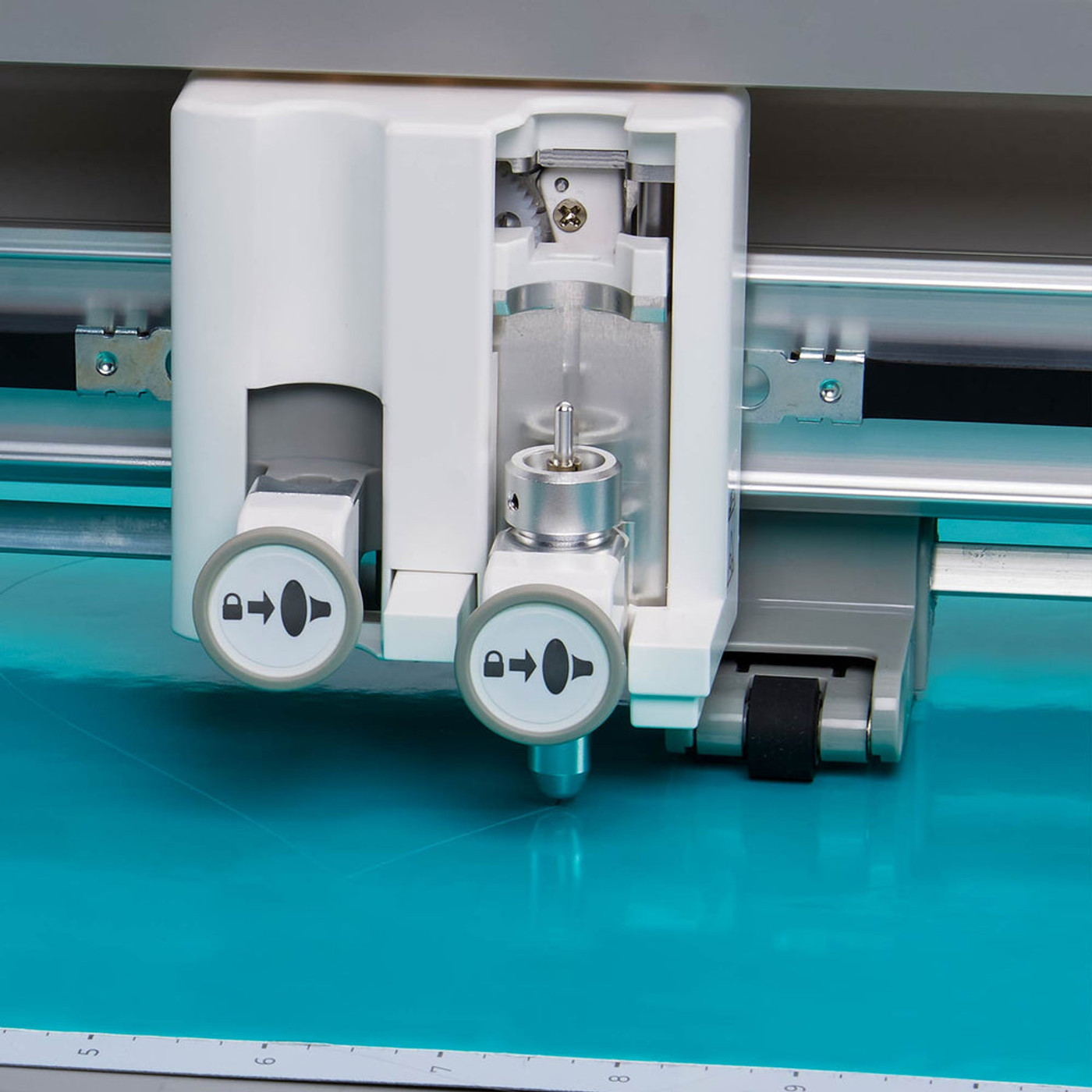SINGER® MOMENTO™ 24 inch Fabric & Craft Cutting Machine