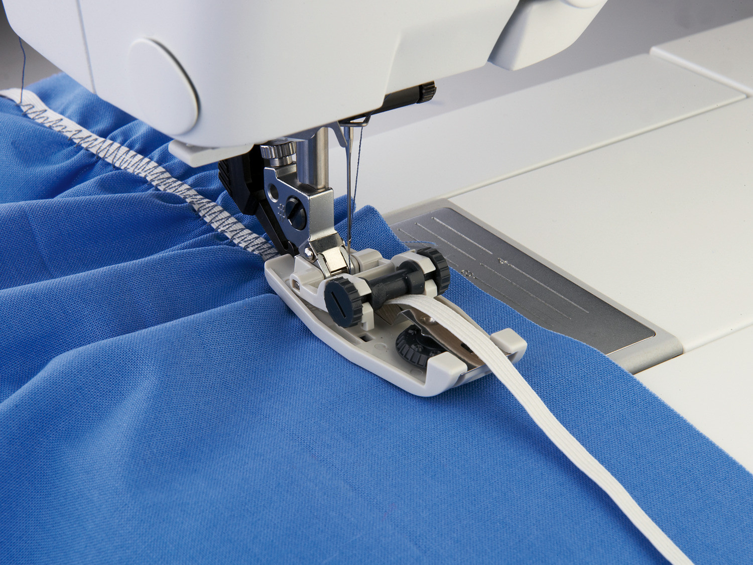 How to sew Elastic with the PFAFF Elastic Foot for IDT™ System