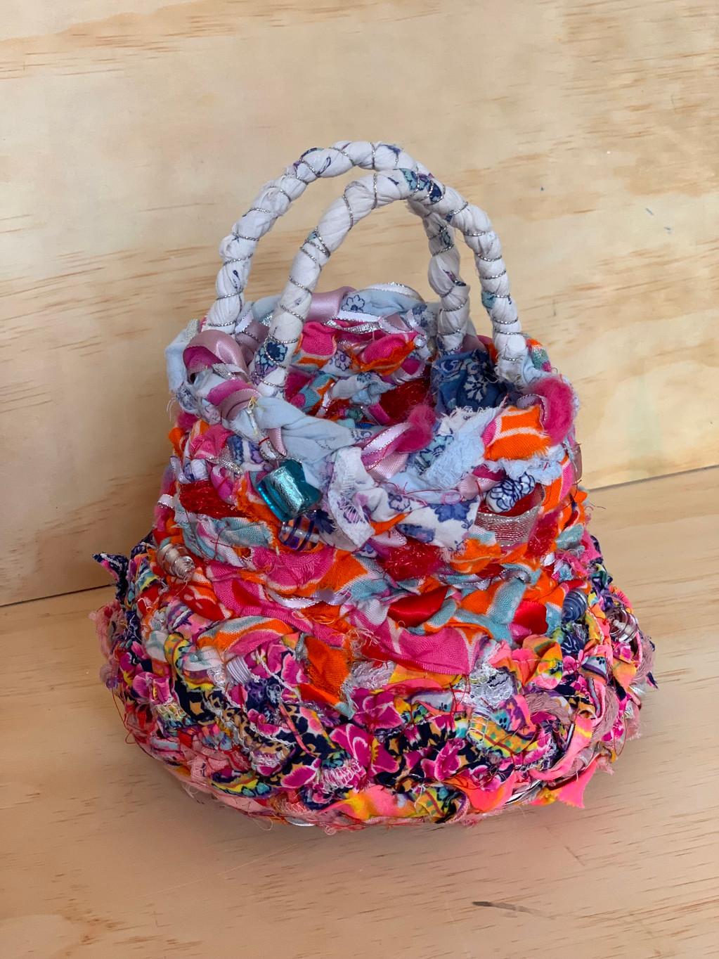 DIY Upcycled Bucket Bag: Transform Your Style with Singer Sewing Machines! 