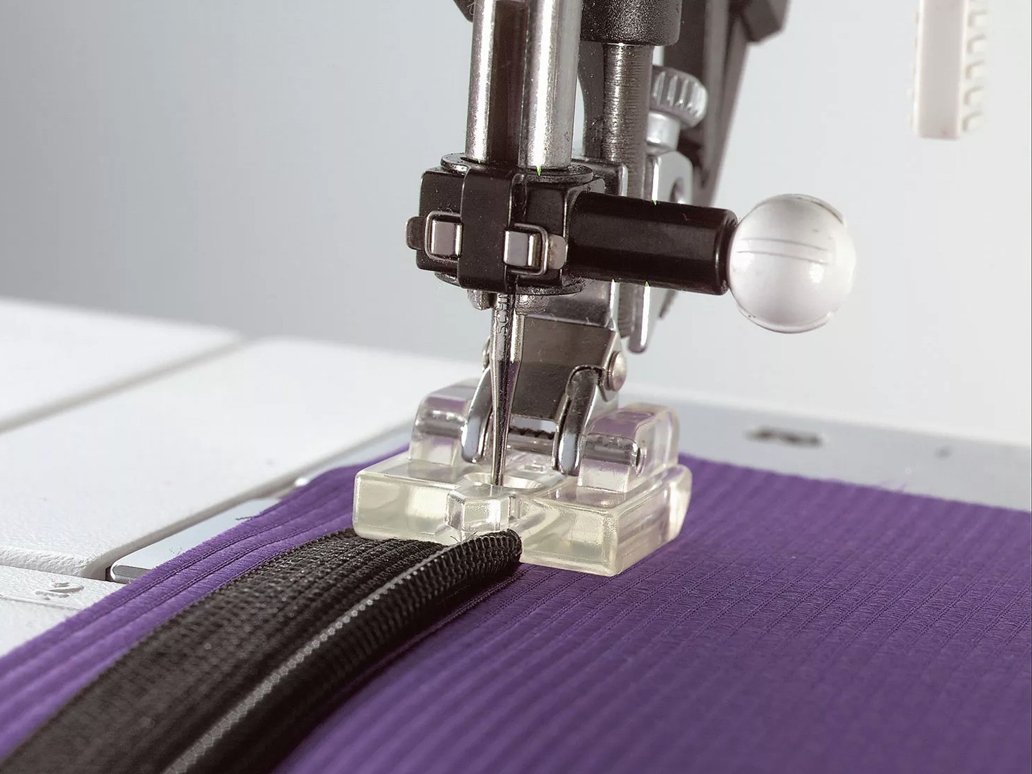 Using the Invisible Zipper Foot