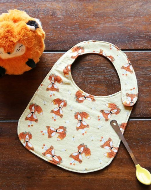 pq11598-woodland-fox-baby-bib-lifestyle-web