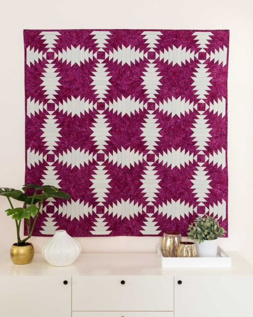 pq11642-studio-pinkgrey-pineapple-throw-quilt-lifestyle-web