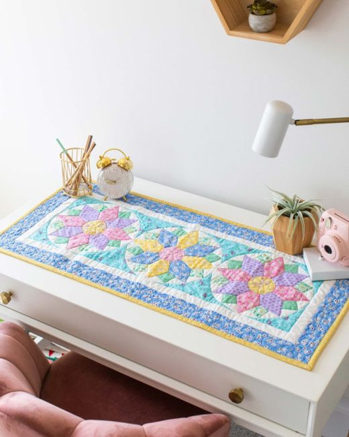 pq11743-go-vintage-blooms-table-runner_lifestyle_web_1