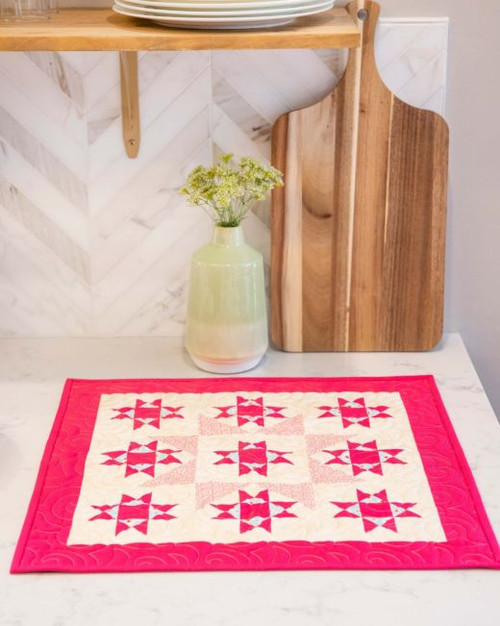 pq11860-qube-4in-stars-in-the-crown-throw-quilt_lifestyle_web