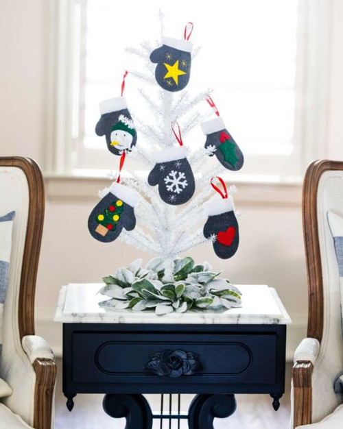 pq11968-mittens-ornaments_lifestyle_web