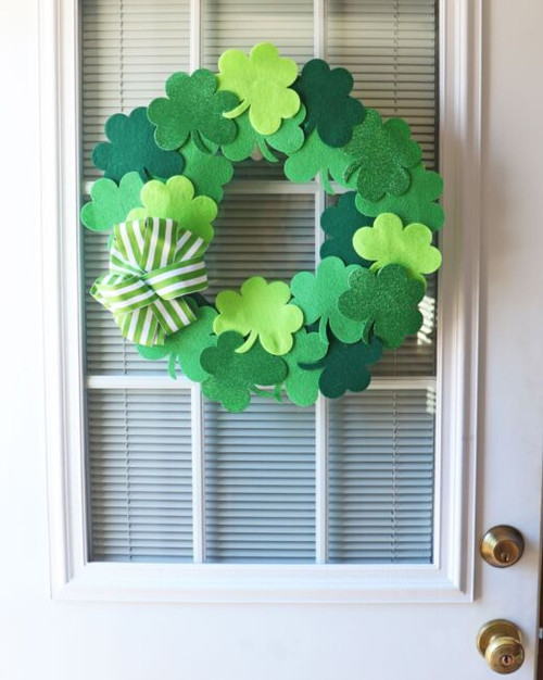 pq12097-irish-you-luck-wreath-lifestyle-web