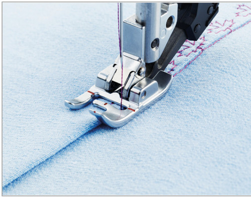 Right edge bi-level foot for IDT