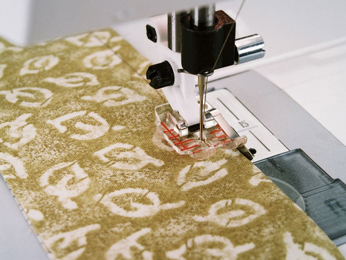 Clear-Quarter-Inch-Piecing-Foot-Guide