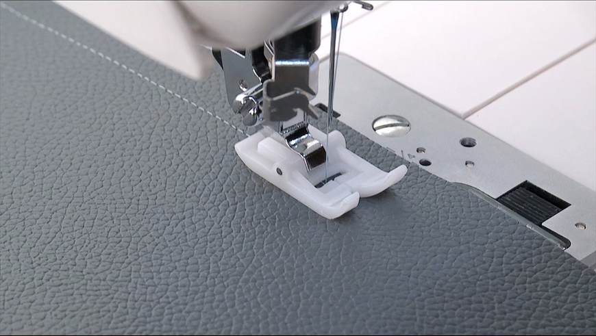 SINGER® Teflon (Non-Stick) Snap-on Presser Foot