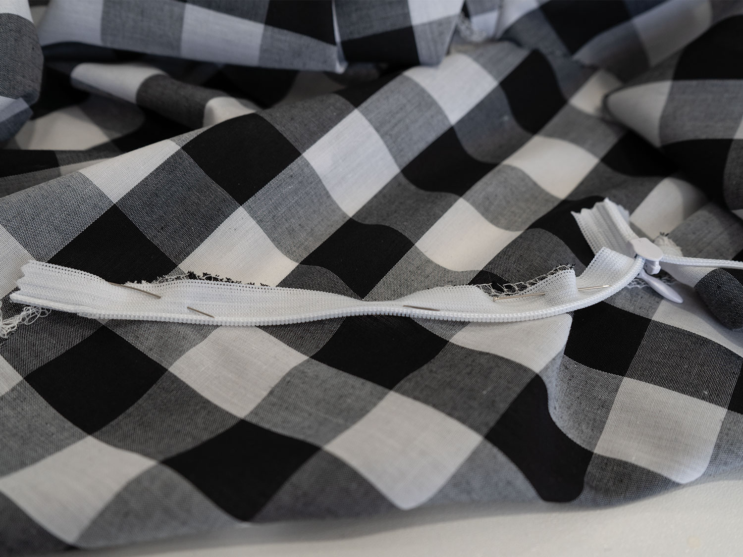 invisible-zip-pinning-other-side