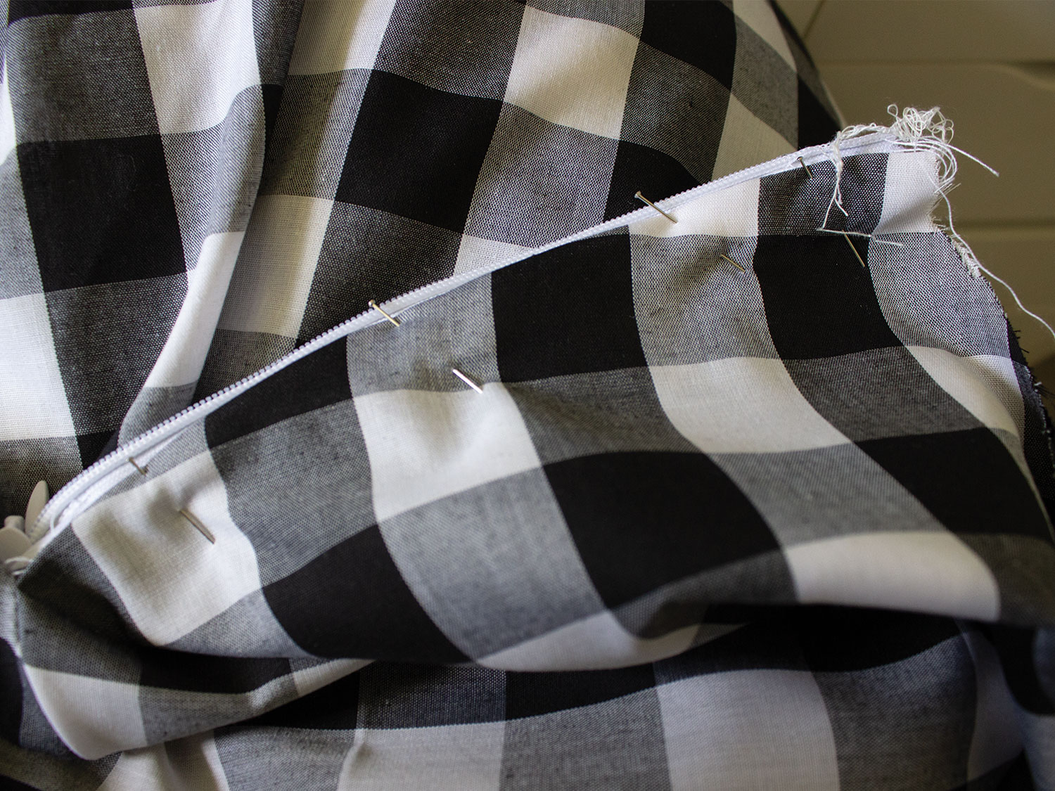 pinning-lining-to-zip