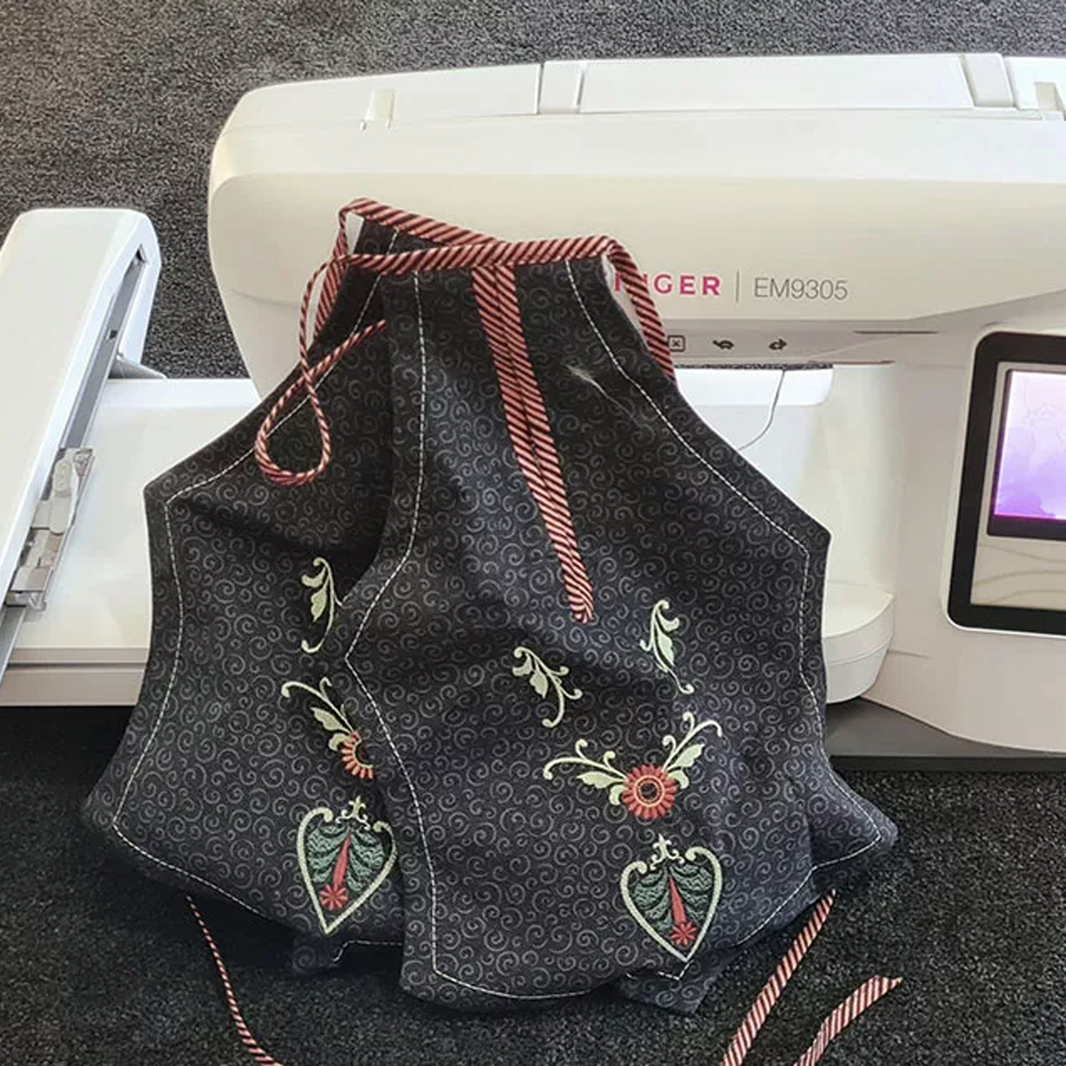 tie on pockets modern