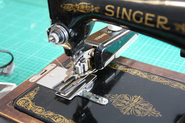 Singer 99K with Buttonholer attached