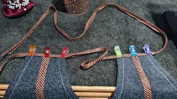 tie on pockets modern