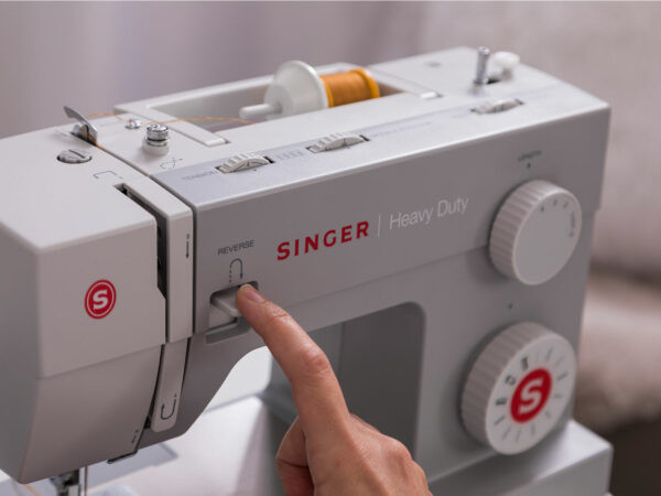 Singer Heavy Duty 4423 17 Sewing in Reverse 