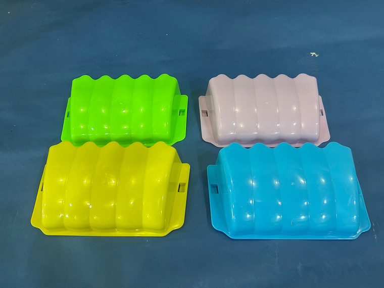 Small animal plastic hay rack, multiple colors