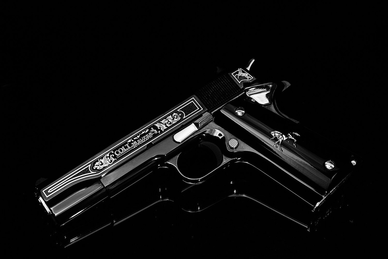 Colt 1911 Oscuro y Plata Series .38 Super Pistol 5