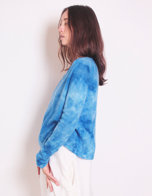 BLUE TIE DYE 100% CASHMERE V NECK SWEATER