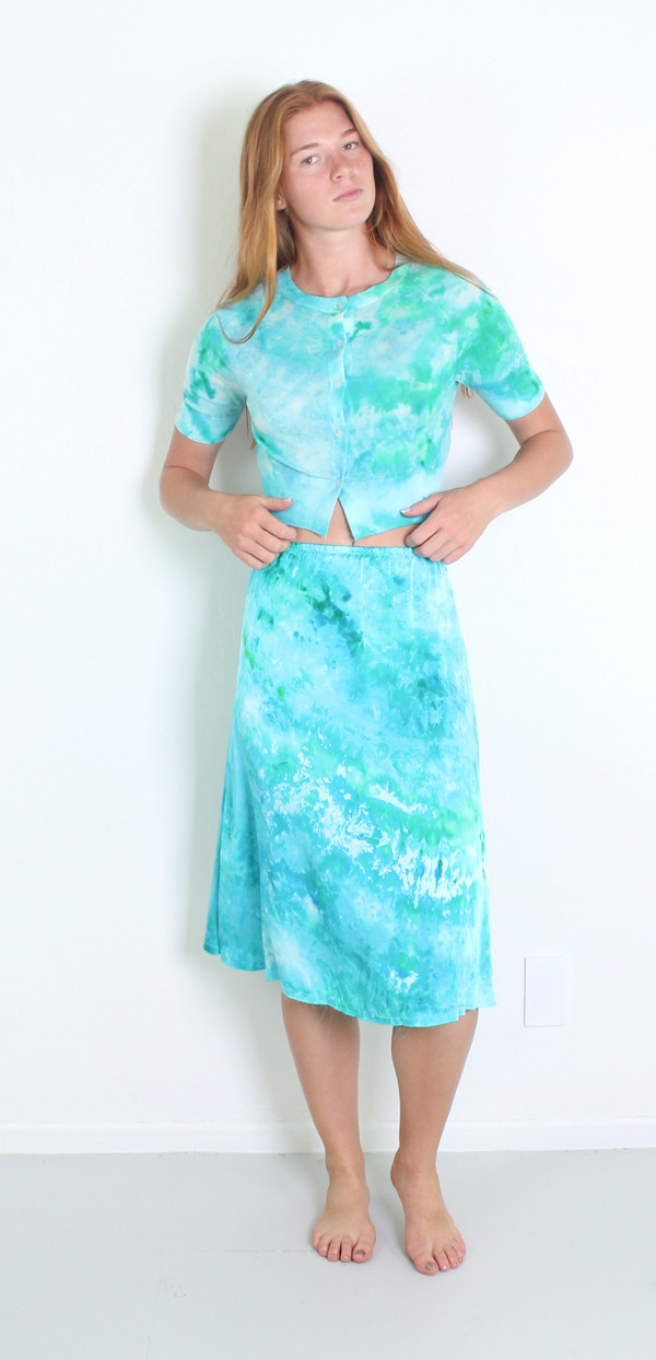 MERINO WOOL CREW CROP S/S BUTTON CARDI WATER NYMPH