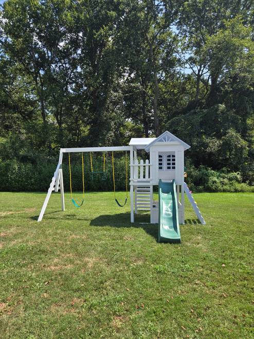2MamaBees Reign Two Story Playhouse assembled by a HandyBuddy expert in Franklin, TN · Jul 2025