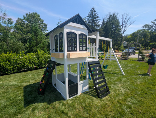 2MamaBees Reign Two Story Playhouse assembled by a HandyBuddy expert in Berwyn, PA · May 2025