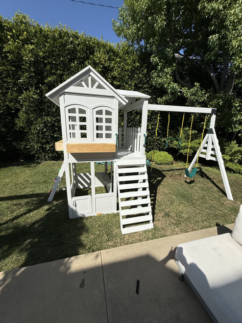 2MamaBees Reign Two Story Playhouse assembled by a HandyBuddy expert in Santa Monica, CA · May 2025