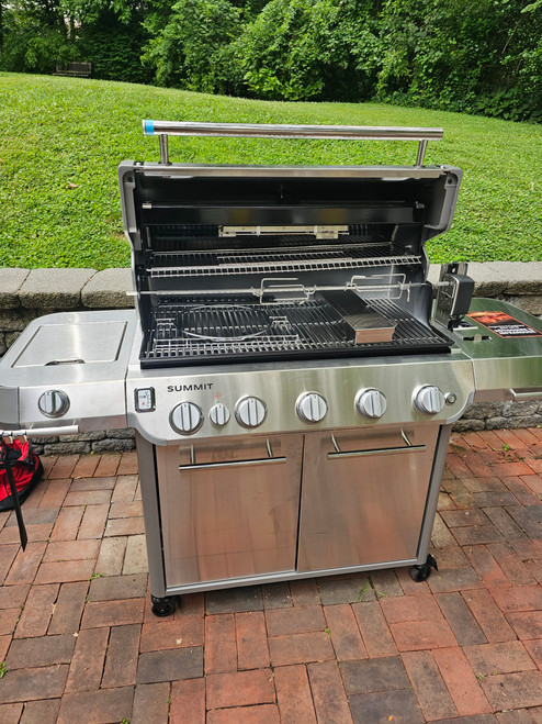 Weber Summit Gas Grill assembled by a HandyBuddy expert in Great Neck, NY · Jun 2026