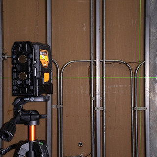 Klein 93LCLGR Rechargeable Self-Leveling Green Cross-Line Laser Level with Red Plumb Klein 93LCLGR Rechargeable Self-Leveling Green Cross-Line Laser Level with Red Plumb