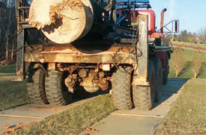 CHECKERS 45" x 96" Mud-Traks® Fiberglass Ground Protection Mat, 50 Ton Load Capacity, Tan - N4596HDS